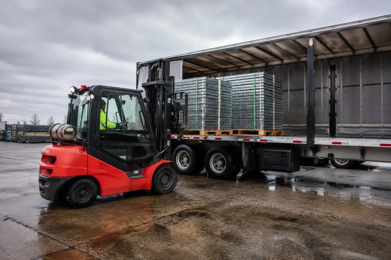 Where shipping across canada and north america is needed in Ajax for Shipping Across Canada and North America in Ajax